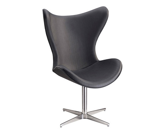 Poltrona Estofada com base giratoria em aluminio polido